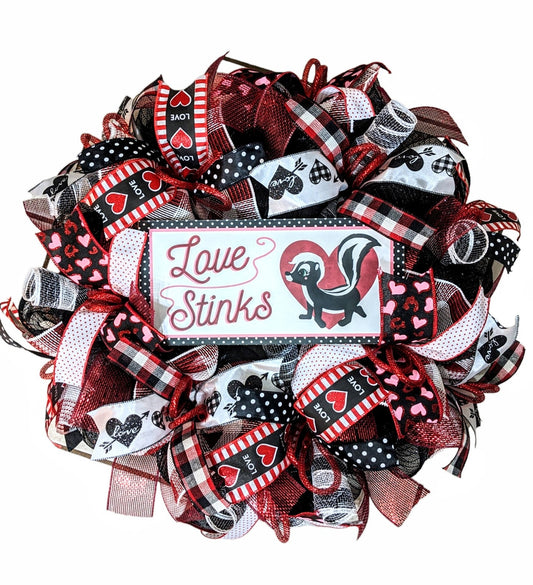 Valentine wreath - Love Stinks