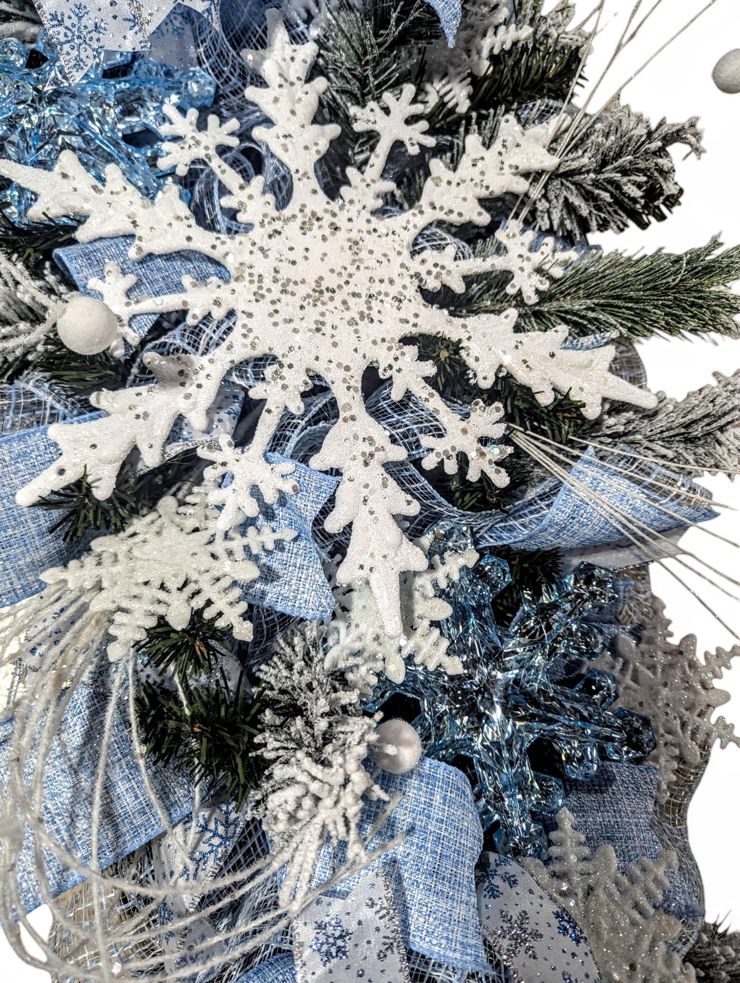 Winter Wreath, Snowflake Wreath, winter wreaths, blue winter wreaths, winter decorations, Mesh winter Wreath, winter wreaths, snow wreath