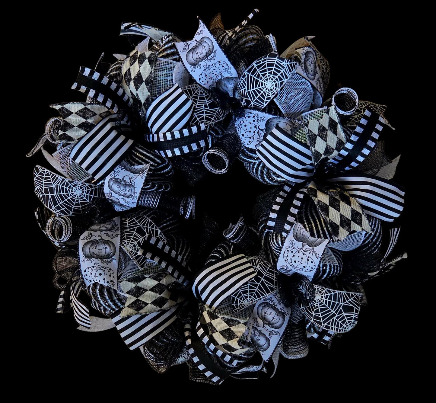 Halloween Wreath, welcome halloween wreath, Halloween wreaths, wreath wreath, black and white halloween wreath, spooky wreath, mesh wreath